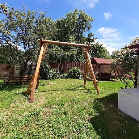 Casa Silvia Hotell Căpăţîneni-Ungureni Eksteriør bilde