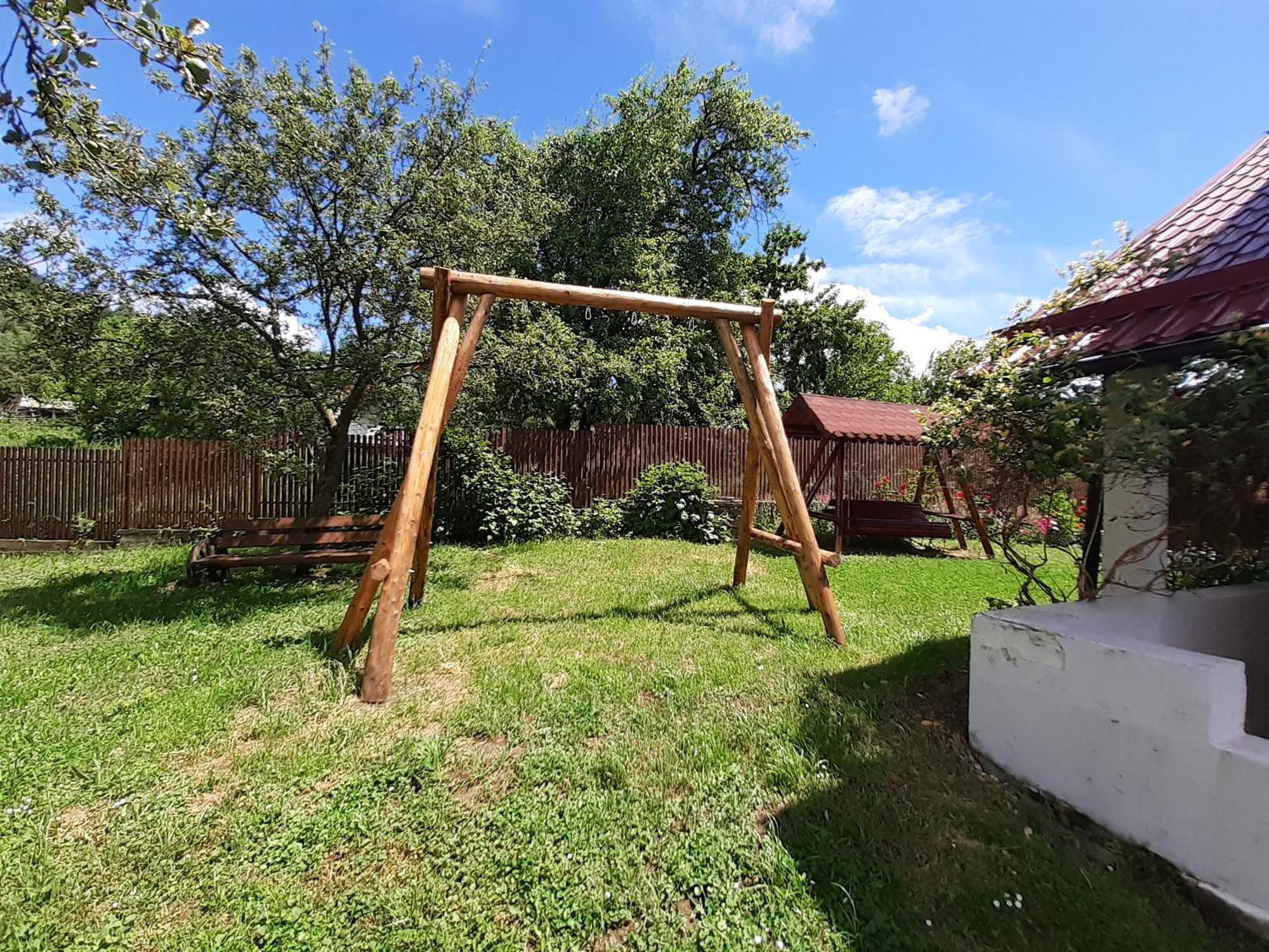 Casa Silvia Hotell Căpăţîneni-Ungureni Eksteriør bilde