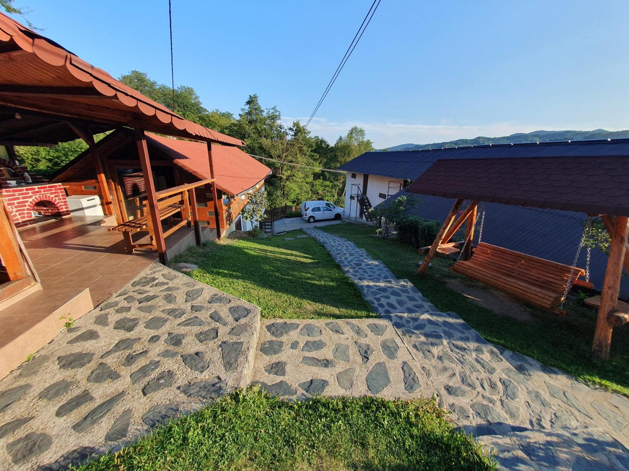Casa Silvia Hotell Căpăţîneni-Ungureni Eksteriør bilde