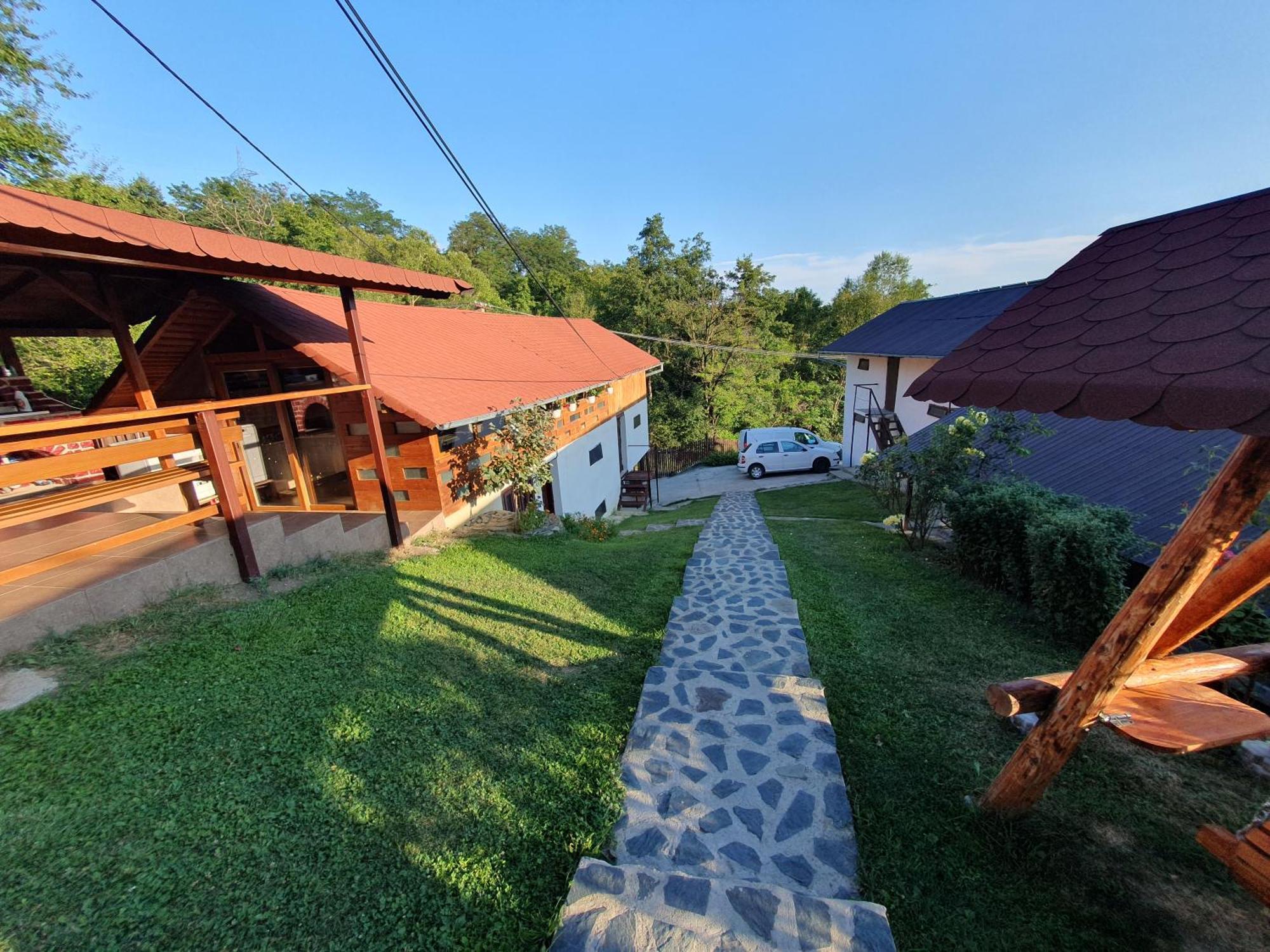 Casa Silvia Hotell Căpăţîneni-Ungureni Eksteriør bilde